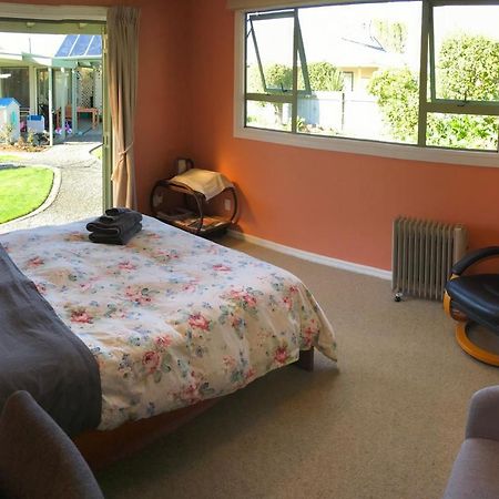 Cosy, Central Greytown Sleepout Extérieur photo