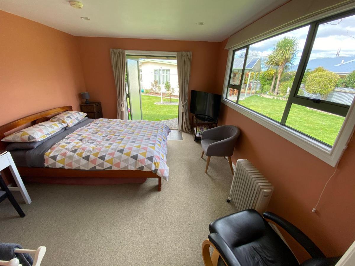 Cosy, Central Greytown Sleepout Extérieur photo