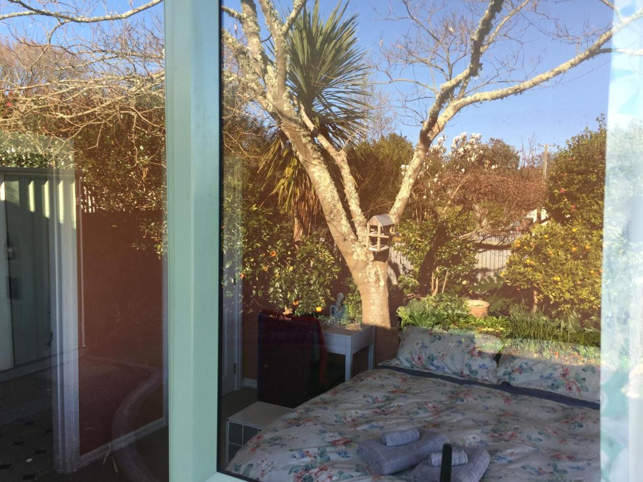 Cosy, Central Greytown Sleepout Extérieur photo