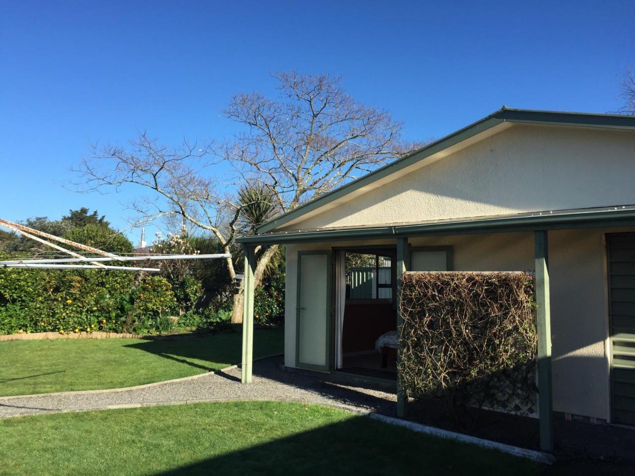 Cosy, Central Greytown Sleepout Extérieur photo